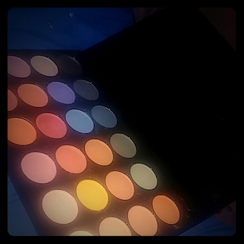 24 colour Makeup palette
